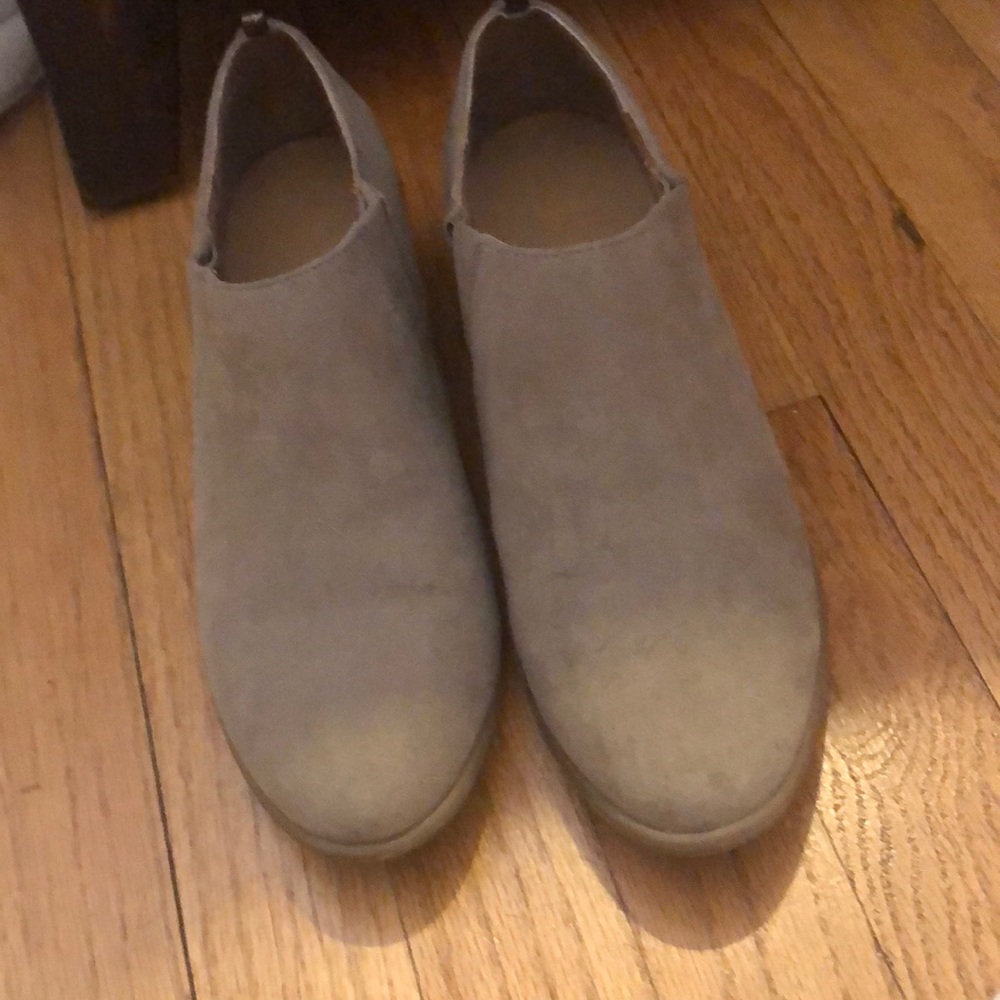 Gap woman’s bootie in size 8